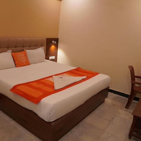 Отель Durga Residency Тирупати Экстерьер фото