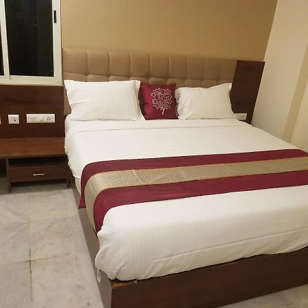 Отель Durga Residency Тирупати Экстерьер фото
