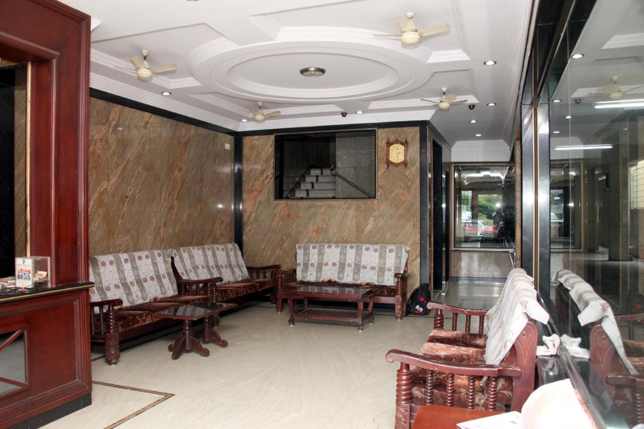 Отель Durga Residency Тирупати Экстерьер фото