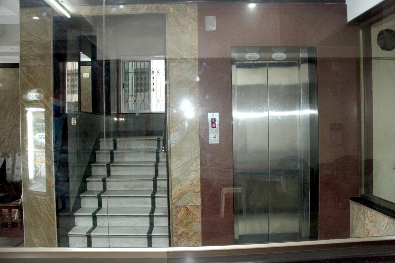 Отель Durga Residency Тирупати Экстерьер фото