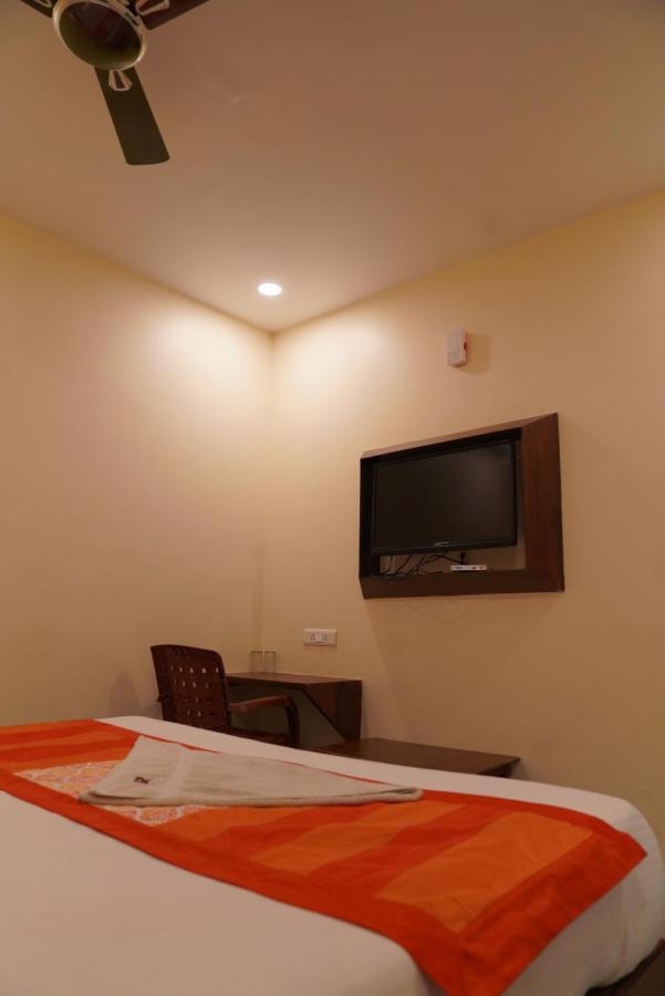 Отель Durga Residency Тирупати Экстерьер фото
