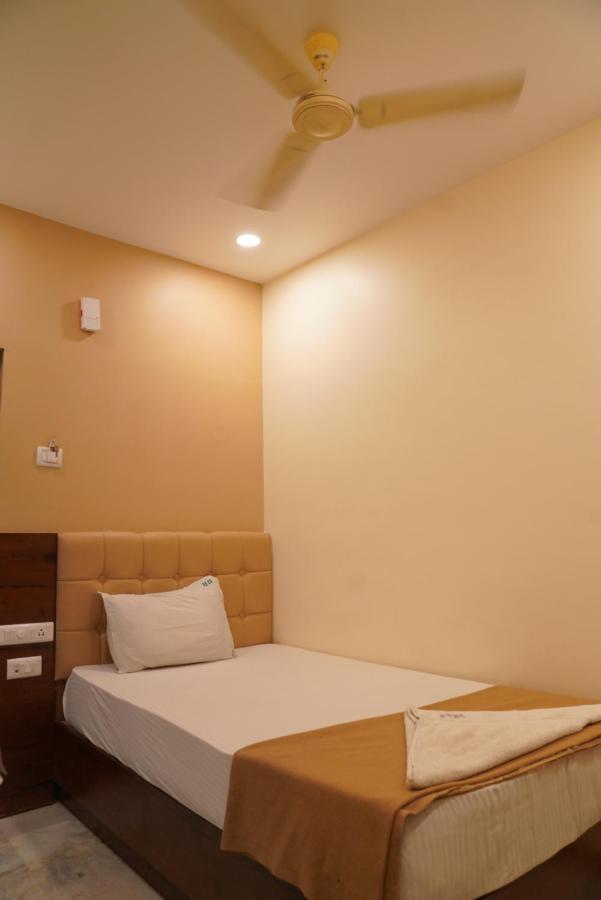 Отель Durga Residency Тирупати Экстерьер фото