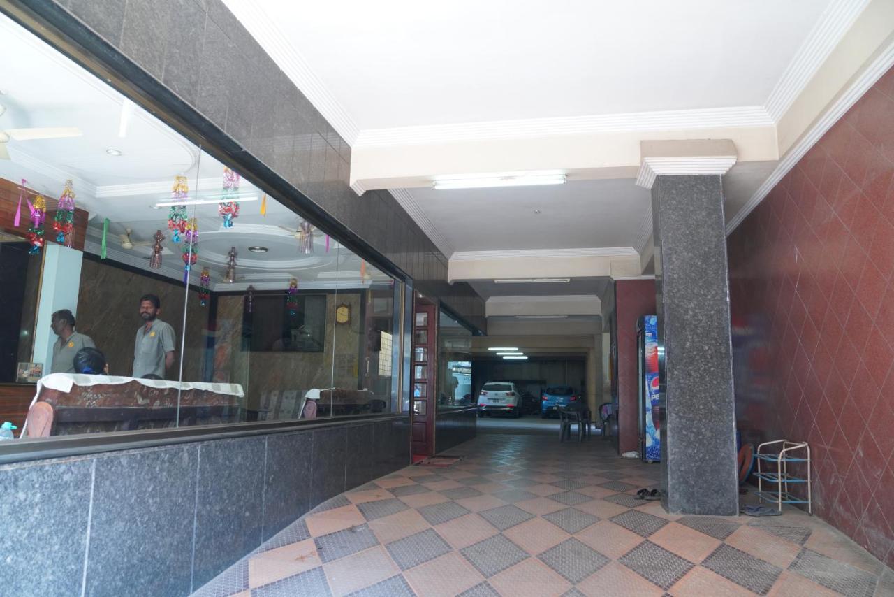 Отель Durga Residency Тирупати Экстерьер фото